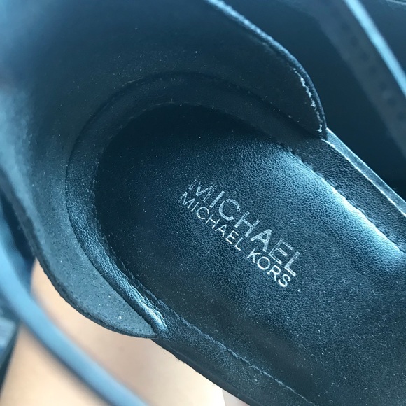 Size 10W Michael Kors sandals - Picture 2 of 3
